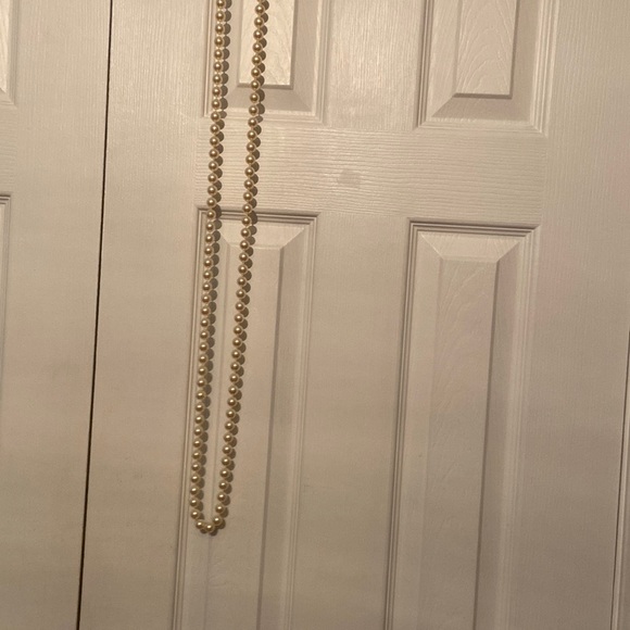 Beautiful large faux pearl necklace. - Picture 2 of 5